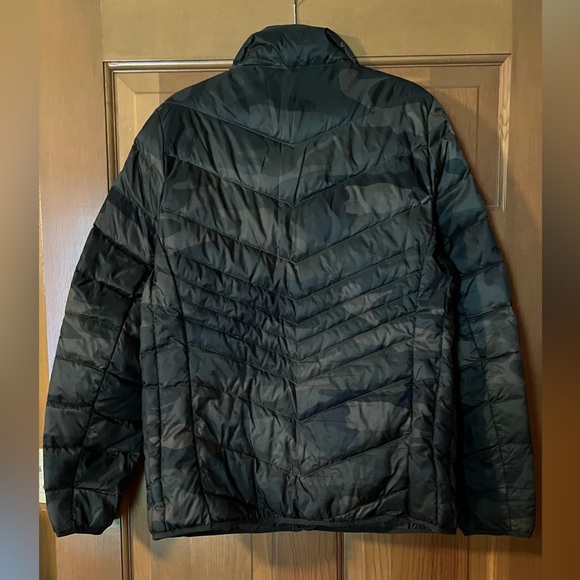 Abercrombie and Fitch. Down feather jacket. Size Large. Packable. - Picture 2 of 2